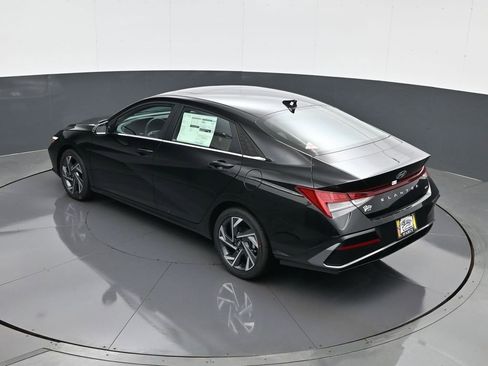 New 2026 Hyundai Elantra Limited image 19