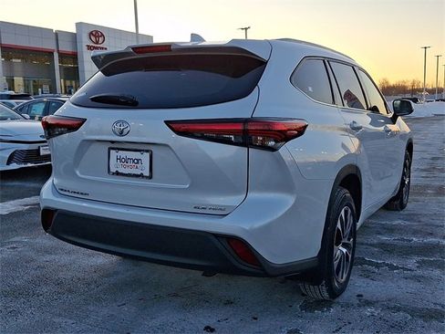 Certified 2022 Toyota Highlander XLE image 7