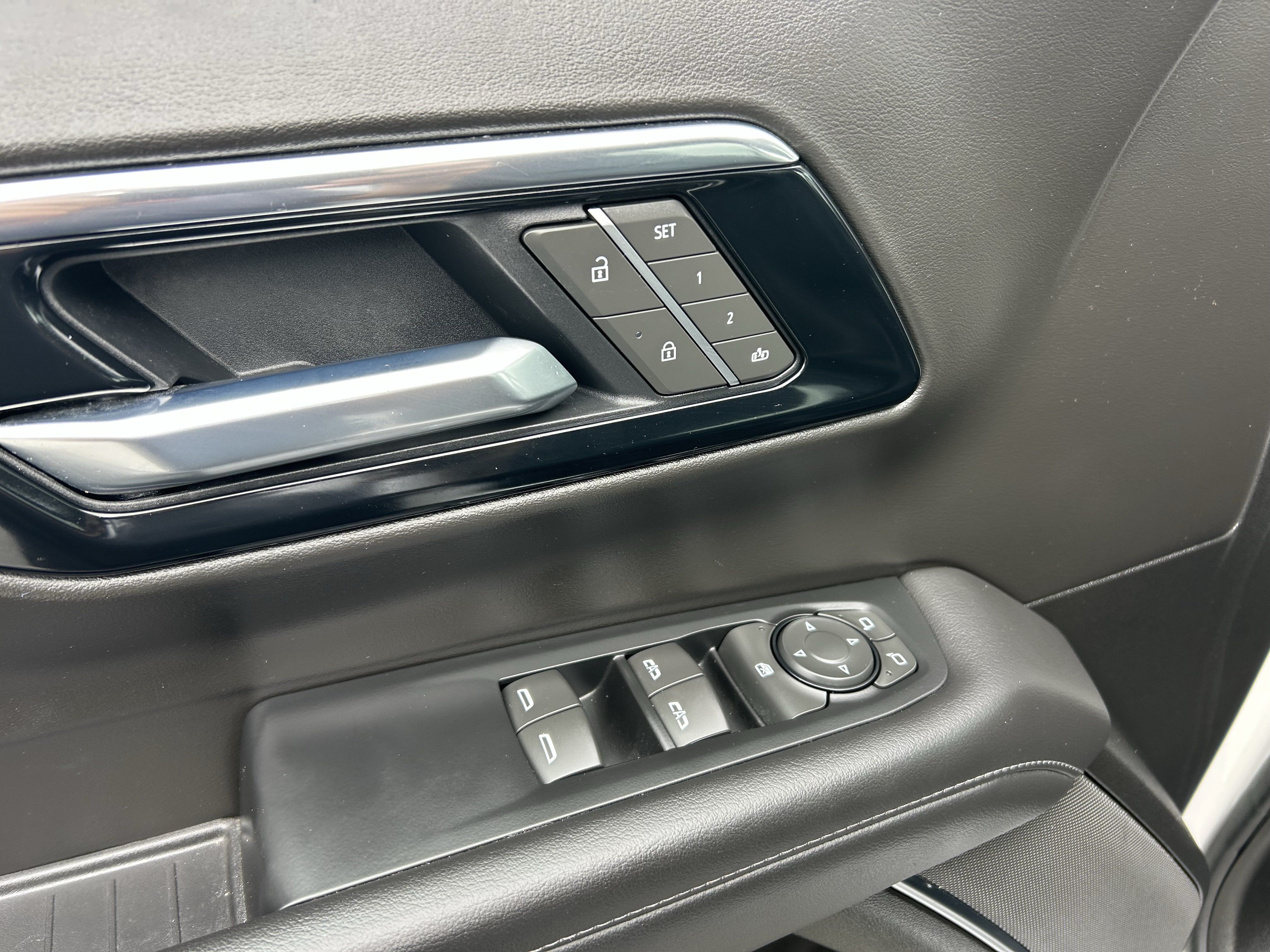 Used 2025 Chevrolet Suburban Z71 AWD/4WD image 19