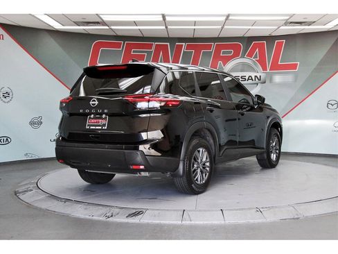 Used 2025 Nissan Rogue S image 5