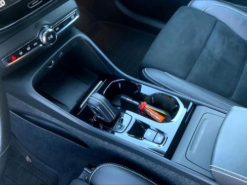 Used 2021 Volvo XC40 T5 R-Design w/ Advanced Package image 16