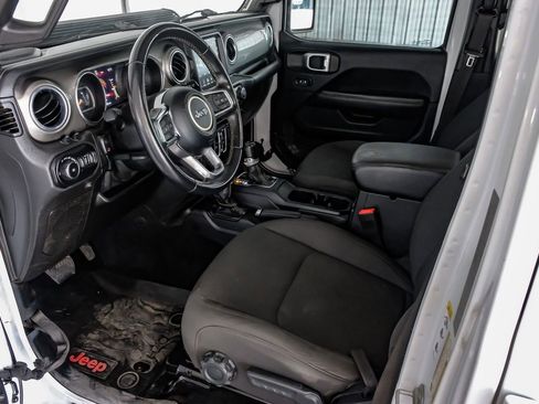 Used 2018 Jeep Wrangler Unlimited Sahara image 14