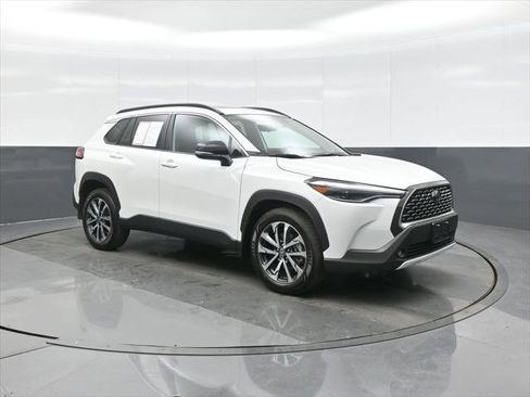 Certified 2025 Toyota Corolla Cross XLE w/ Convenience Package AWD/4WD image 1