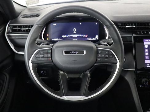 Used 2025 Jeep Grand Cherokee Altitude RWD image 7
