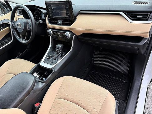 Used 2022 Toyota RAV4 XLE w/ Convenience Package image 23