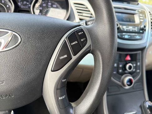 Used 2016 Hyundai Elantra SE image 24