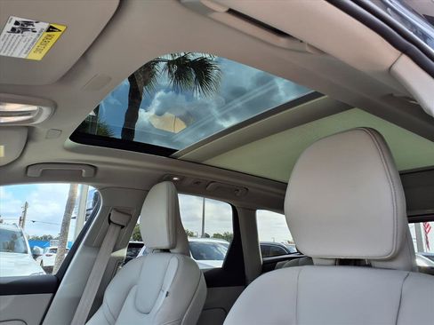 Certified 2023 Volvo XC60 B5 Plus w/ Protection Package Premier image 22