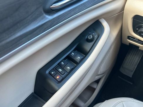 Used 2025 Jeep Grand Cherokee Limited AWD/4WD image 12