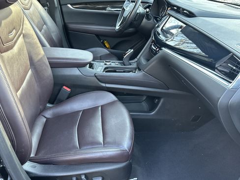 Used 2023 Cadillac XT6 Premium Luxury image 16