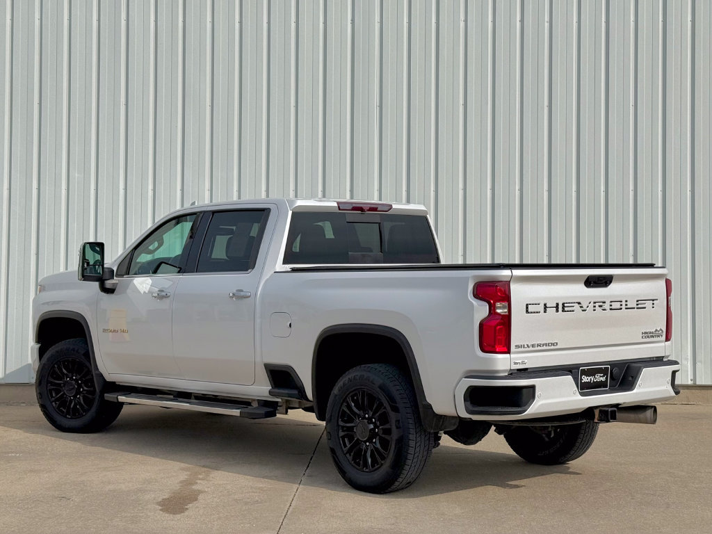 Used 2023 Chevrolet Silverado 2500 High Country AWD/4WD image 4