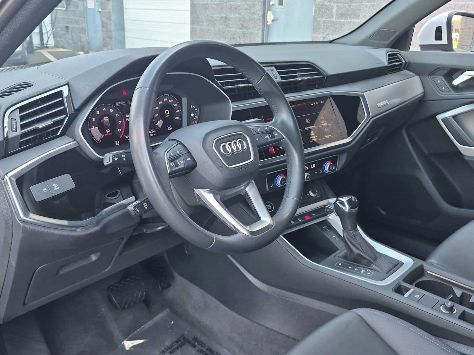 Used 2023 Audi Q3 2.0T Premium w/ Convenience Package AWD/4WD image 10