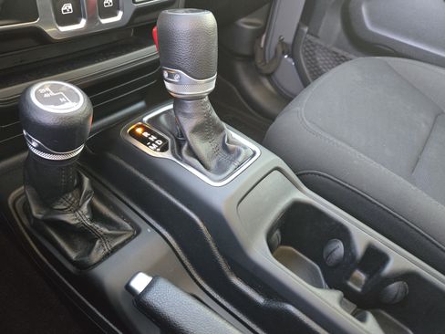 Used 2020 Jeep Wrangler Sport S image 22