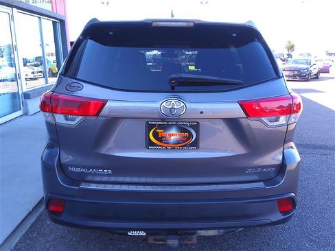 Used 2017 Toyota Highlander XLE w/ Protection Package #3 AWD/4WD image 23