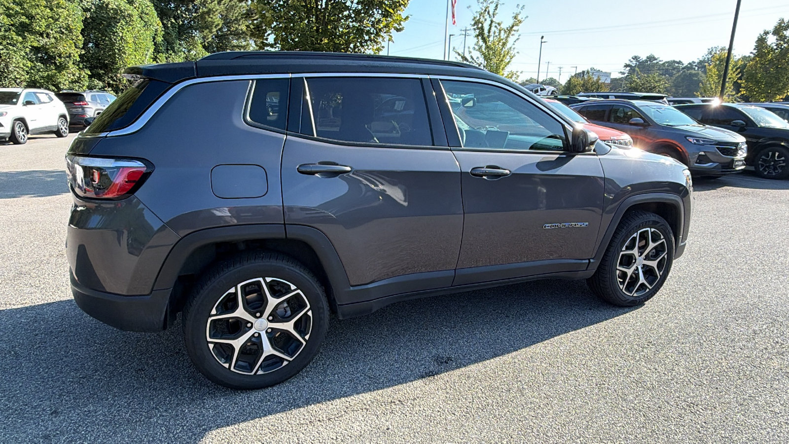 Used 2024 Jeep Compass Limited AWD/4WD image 8