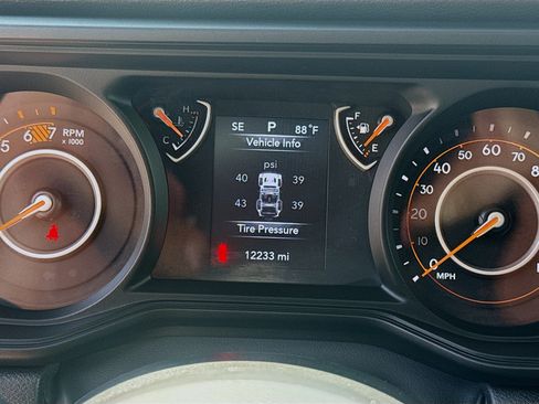 Used 2025 Jeep Wrangler Unlimited Sport AWD/4WD image 11