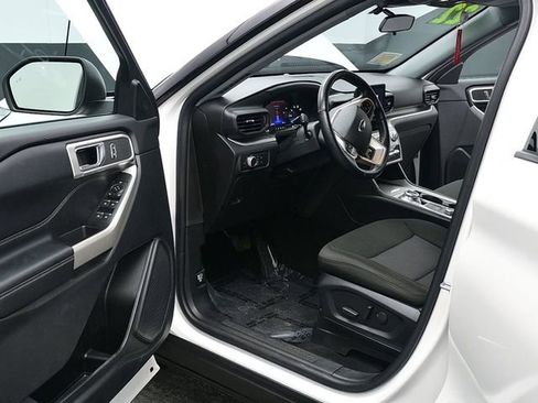 Used 2022 Ford Explorer XLT image 9