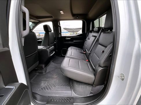 Used 2024 Chevrolet Silverado 1500 LT Trail Boss w/ Convenience Package II image 19