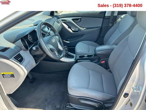 Used 2015 Hyundai Elantra SE FWD image 10