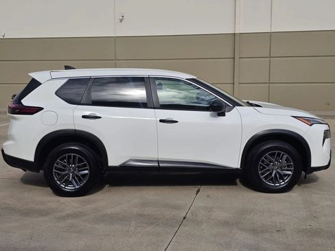 Used 2024 Nissan Rogue S FWD image 6