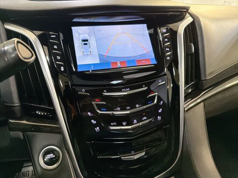 Used 2020 Cadillac Escalade ESV Platinum image 18