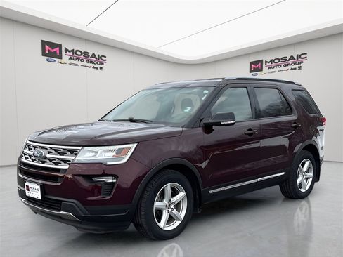 Used 2018 Ford Explorer XLT w/ Equipment Group 201A image 2