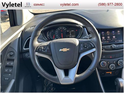 Certified 2022 Chevrolet Trax LT w/ LT Convenience Package image 14