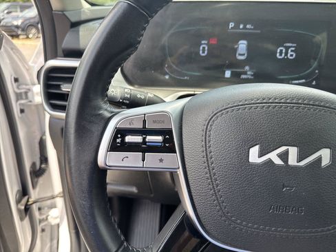 Used 2025 Kia Telluride S FWD image 11
