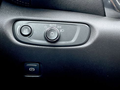 Used 2023 Chevrolet Blazer Premier image 30