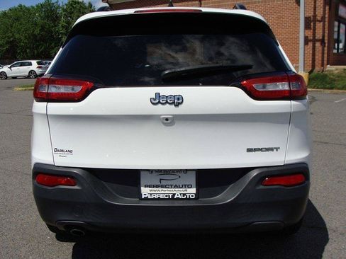 Used 2017 Jeep Cherokee Sport FWD image 5