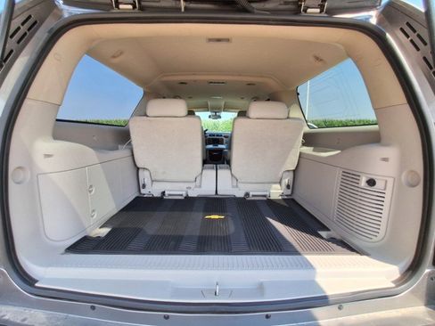 Used 2008 Chevrolet Suburban LT w/ LT Preferred Equipment Group AWD/4WD image 9