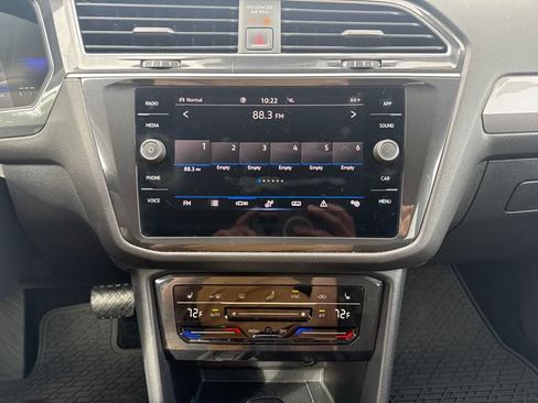 Used 2024 Volkswagen Tiguan SE AWD/4WD image 18