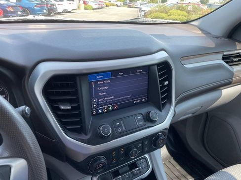 Used 2021 GMC Acadia SLE FWD image 16