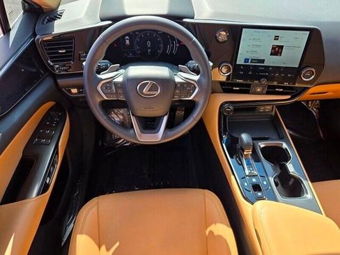 Used 2024 Lexus NX 250 FWD w/ Towing Package (2000 Lbs) image 12