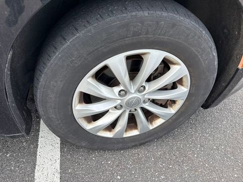 Used 2018 Chrysler Pacifica Touring-L image 9