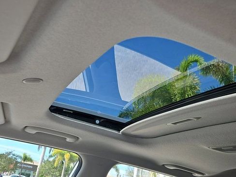 Certified 2025 Hyundai Venue SEL image 26