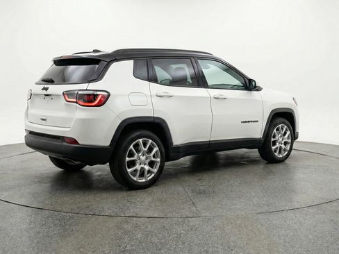 Used 2025 Jeep Compass Limited AWD/4WD image 9