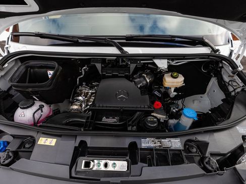 Used 2024 Mercedes-Benz Sprinter 2500 w/ Acoustic Package image 28