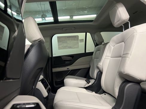 New 2026 Lincoln Aviator AWD image 33