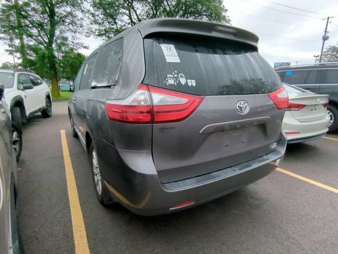 Used 2016 Toyota Sienna LE AWD/4WD image 4