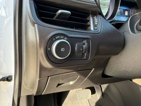Used 2020 Buick Envision Essence FWD image 19