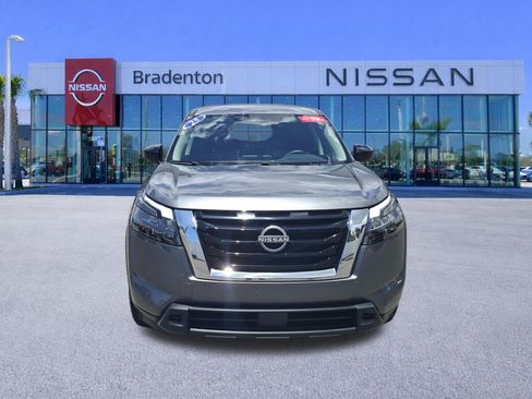 Used 2025 Nissan Pathfinder S FWD image 2