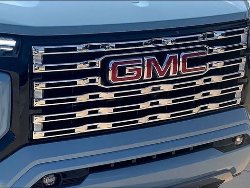 Used 2025 GMC Canyon Denali AWD/4WD image 29