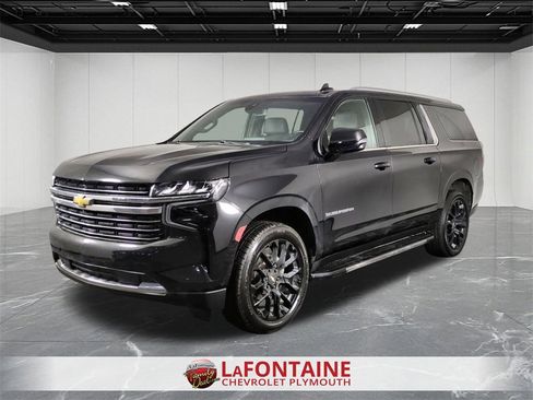 Used 2022 Chevrolet Suburban LT w/ Luxury Package image 4