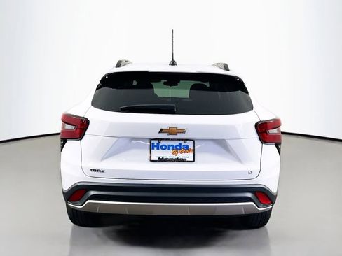 Used 2025 Chevrolet Trax LT w/ LT Convenience Package image 22