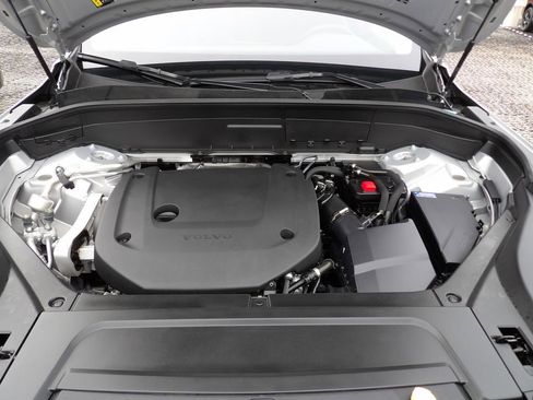 Certified 2025 Volvo XC90 B6 Plus image 29