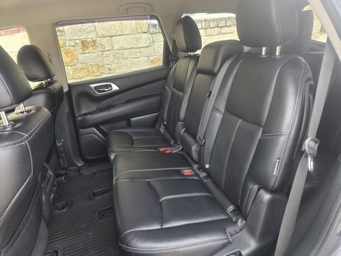 Used 2019 Nissan Pathfinder SL image 7