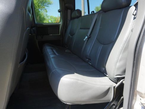 Used 2007 Chevrolet Silverado 2500 LT w/ Onstar Plus Package AWD/4WD image 14