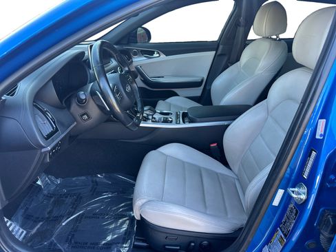 Used 2018 Kia Stinger GT2 image 9