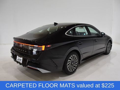 New 2025 Hyundai Sonata Limited image 4