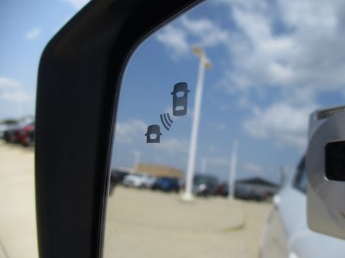 Used 2025 Nissan Versa SV FWD image 10